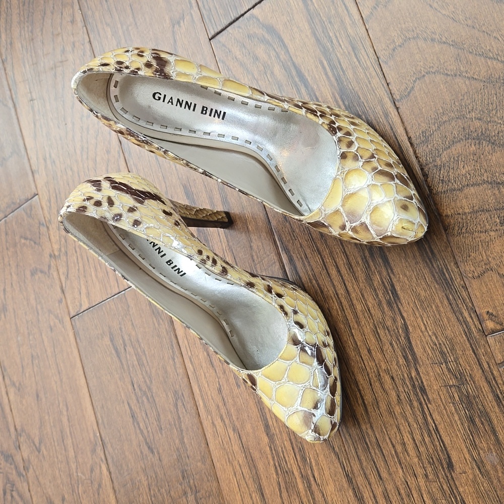 Gianni Bini Snake Texure Platform Heels 6.5